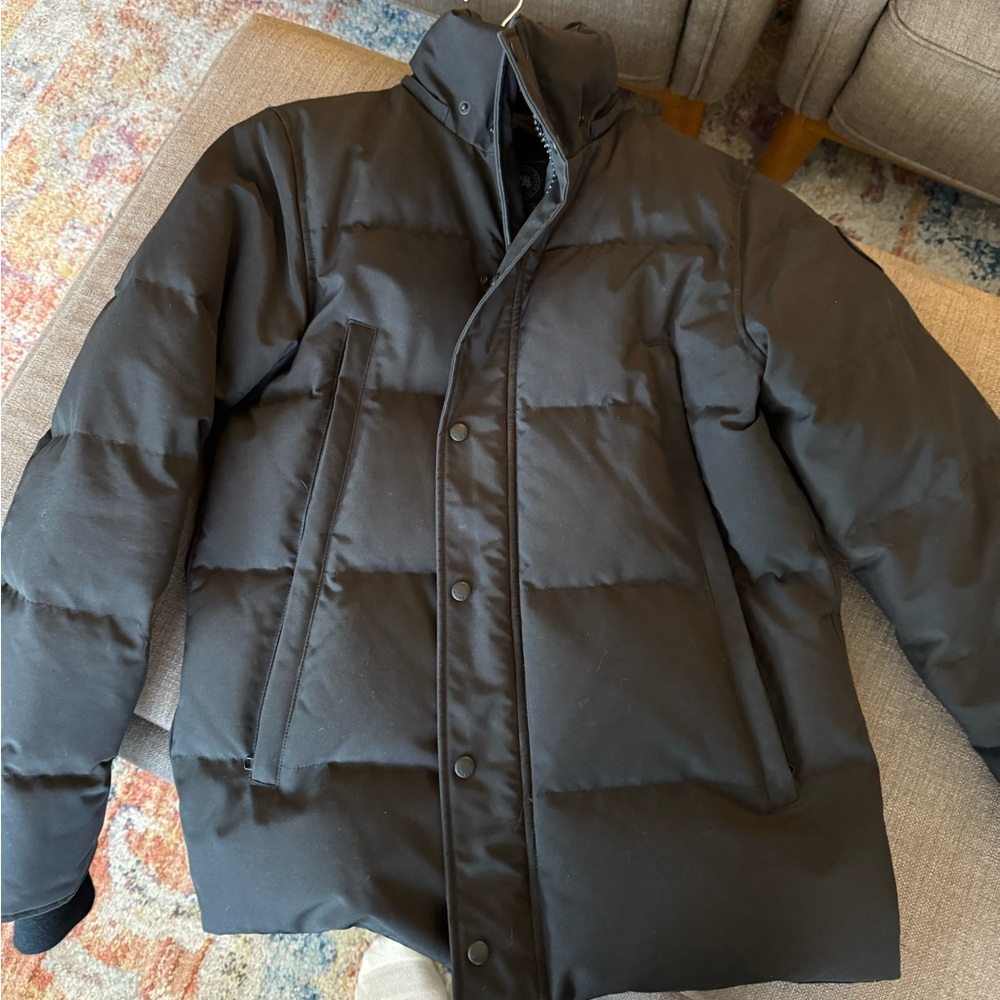 Like New Canada Goose Wyndham Parka Black Label (no hood)